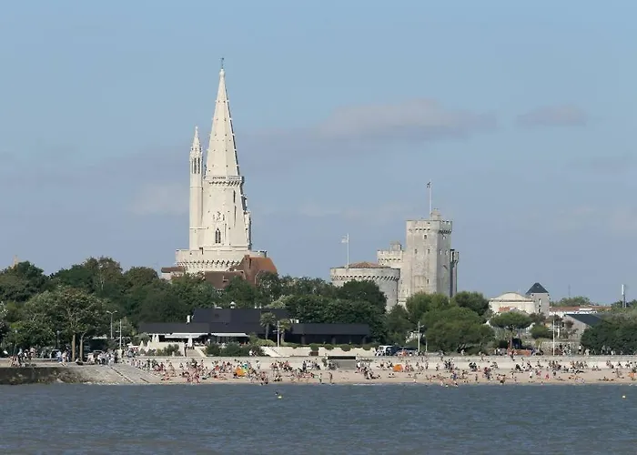 Апартаменты Vieux Port Centre 8 Personnes *